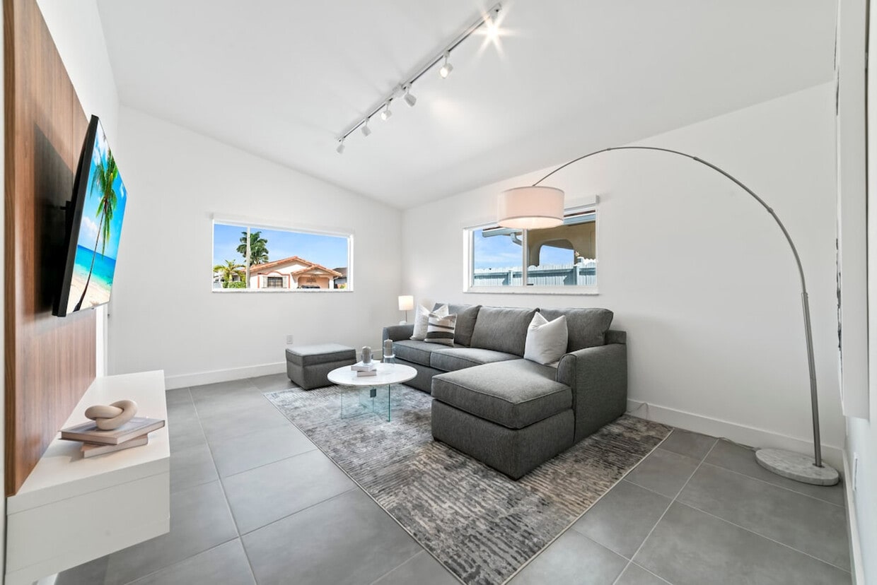 Primary Photo - 2776 W 71st Pl