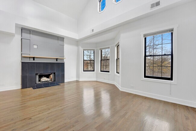 Foto del edificio - 3316 N Damen Ave