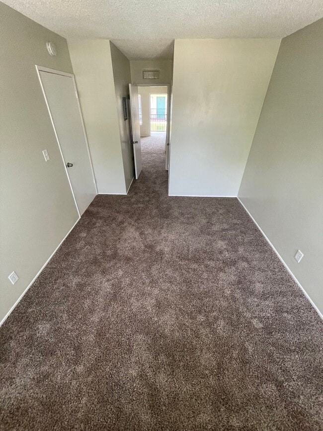 Building Photo - Stonegate Apartments