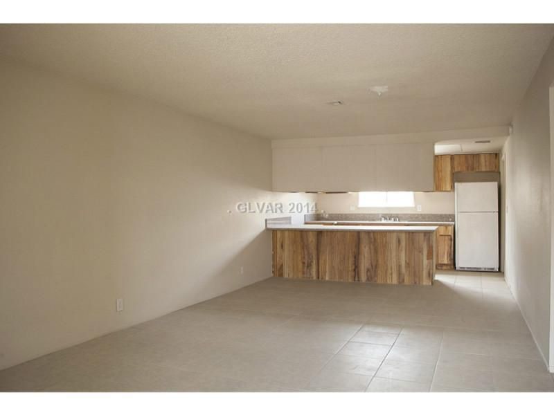 Building Photo - 3639 S Van Dyke Ave