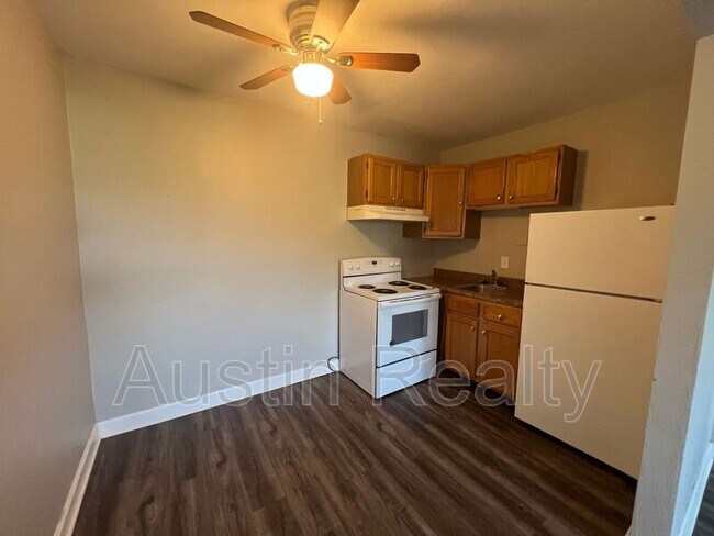 Foto del edificio - 3706 Greenwood Blvd