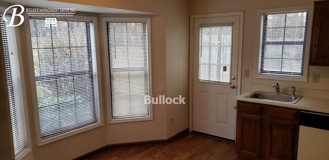 Building Photo - 668 Greenvale Rd NW