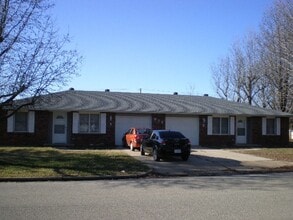 Building Photo - 611 N Louise Ave