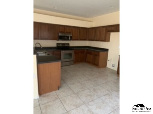 Foto del edificio - 4 bd 2 ba