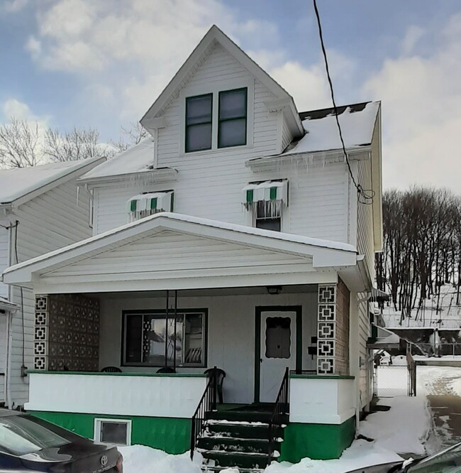 Building Photo - 1907 5th St
