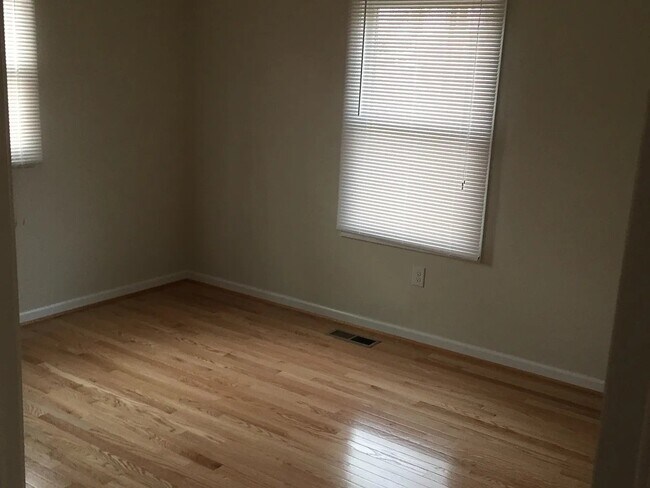 Foto del edificio - 5617 Park Rd