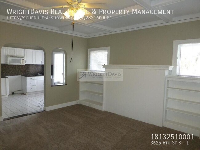 Building Photo - St. Pete Historic Grand View 2/2 home!