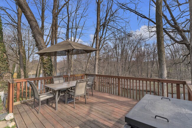 Building Photo - 8036 Huron St