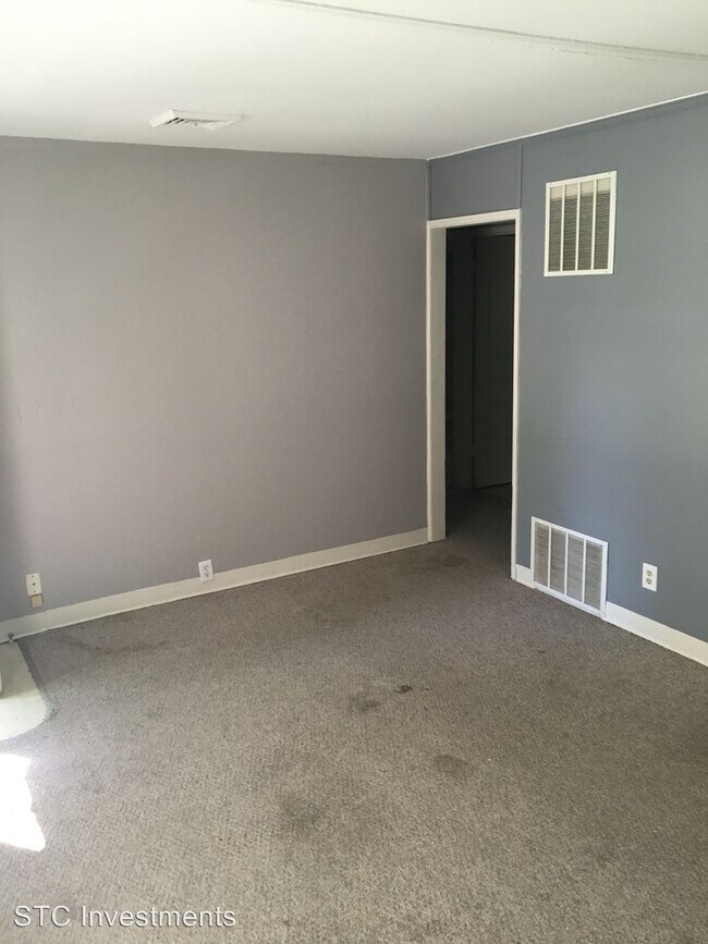 Building Photo - 2 br, 1 bath House - 220 S White St