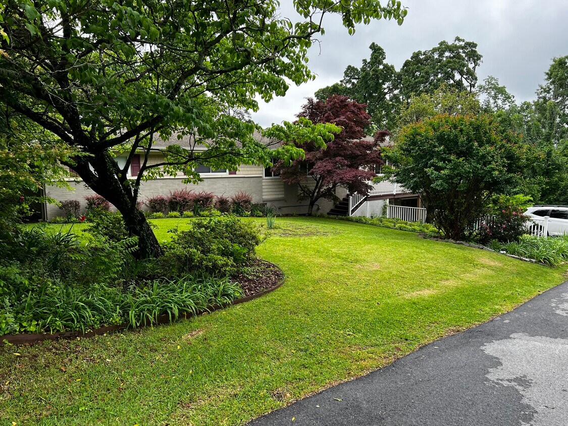 826 Claremont Ct, Chattanooga, TN 37412 House Rental in Chattanooga