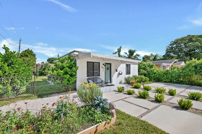 Foto del edificio - 595 NW 101st St