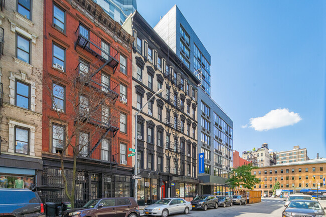 Building Photo - 202 E 6th St