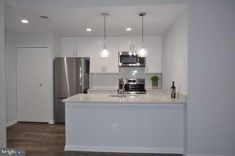 Building Photo - 8613 Beekman Pl