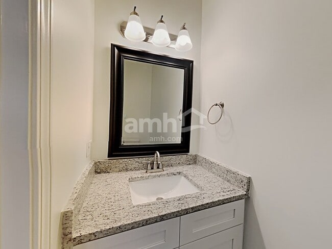 Building Photo - 3321 Milkweed Dr