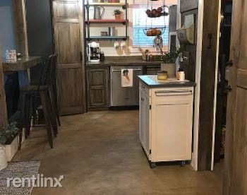 Foto del edificio - 1 br, 1 bath House - 8775 104th Ave