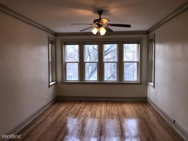 Foto del edificio - 1 br, 1 bath Apartment - 9001 S Loomis St