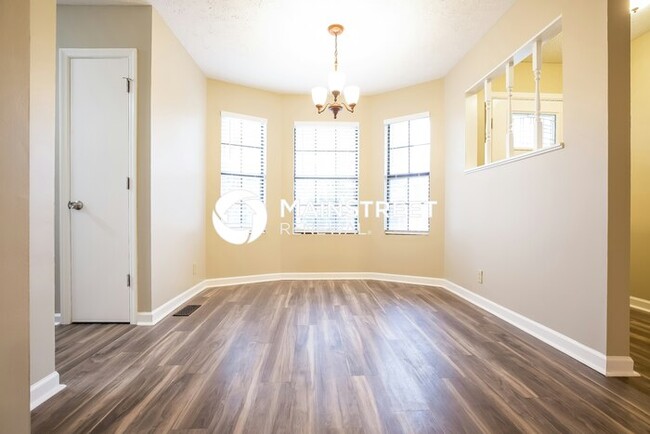 Foto del edificio - 785 Summer Hill Ln
