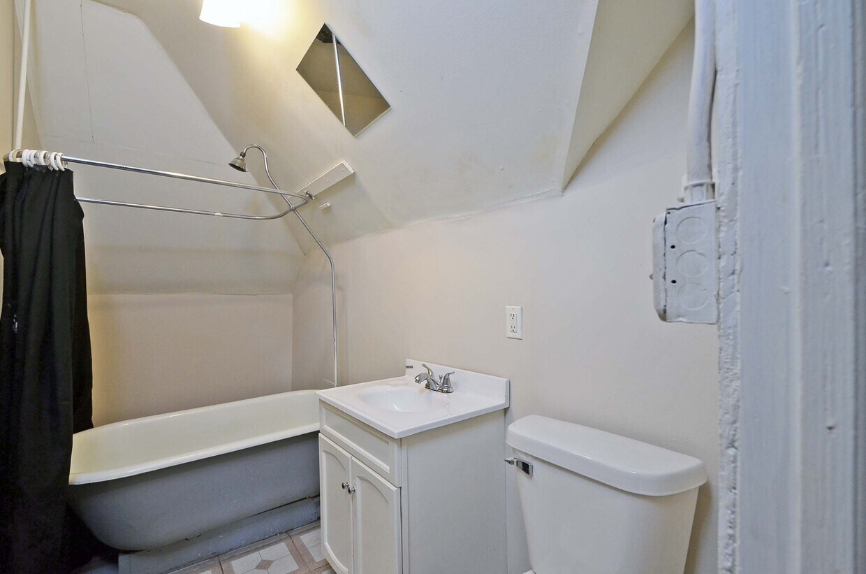 Primary Photo - 428 N Wheeler St