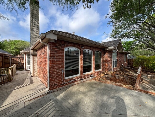 Building Photo - 2921 Meadow Glen Dr