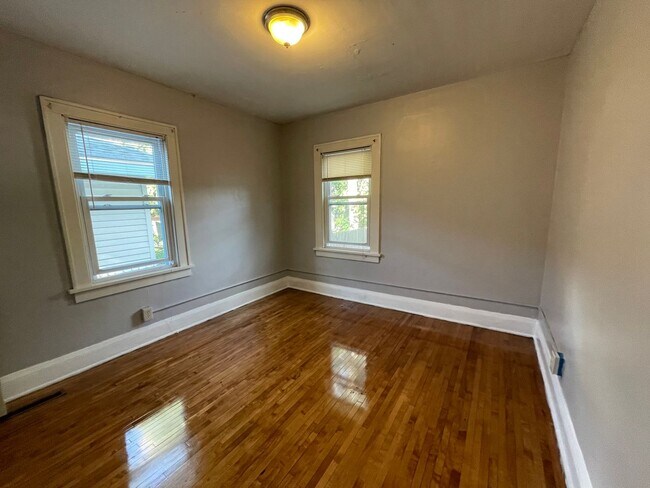 Foto del edificio - Huge 6 Bed with 2 Bonus Rooms for Den/Offi...