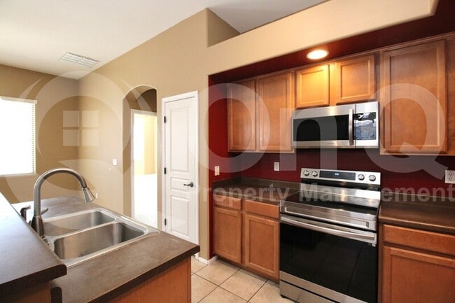 Building Photo - 43873 Askew Dr