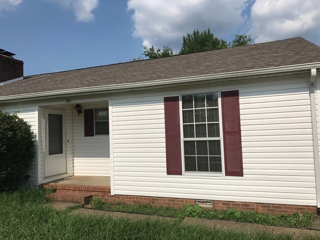Building Photo - 326 Lilly Ln