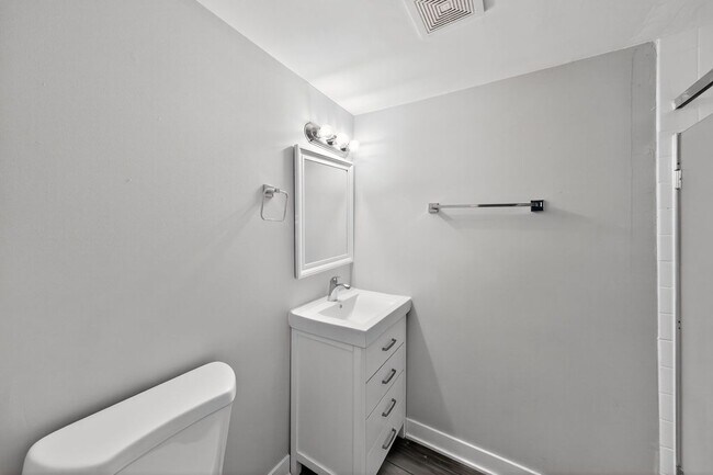 Foto del edificio - 6113 Spring Ln