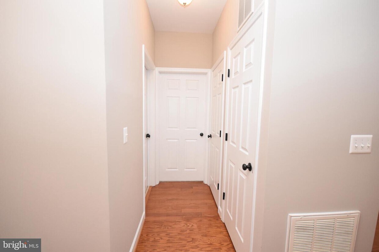 6185 Willow Pl Unit 101, Bealeton, VA 22712 Room for Rent in Bealeton