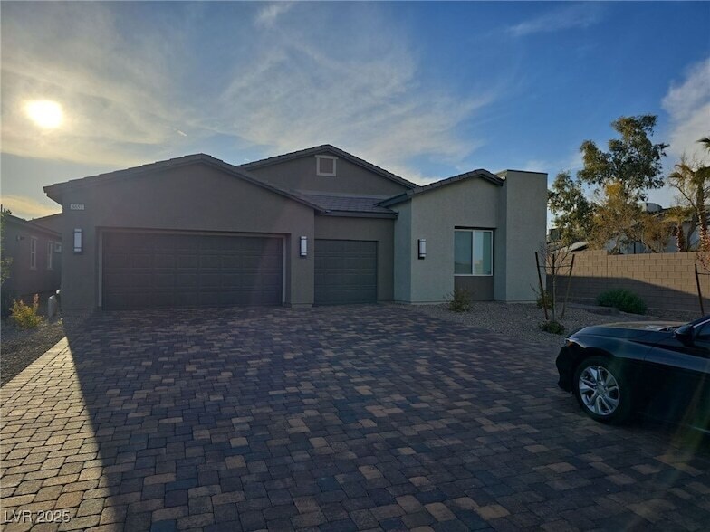 Foto principal - 8665 Edmond St