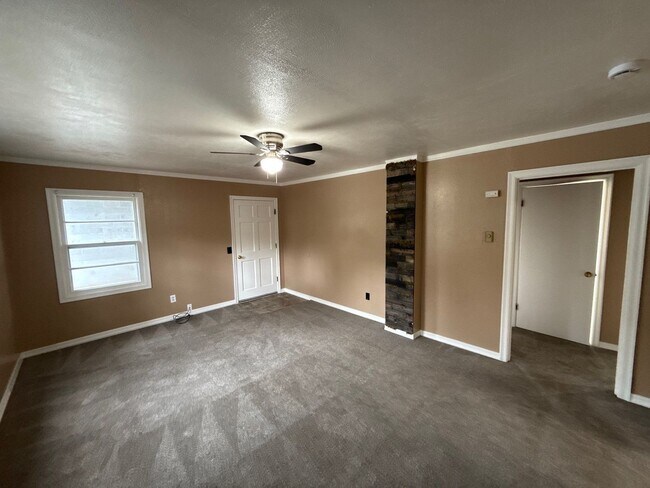 Foto del edificio - 465 Madrona Ave SE