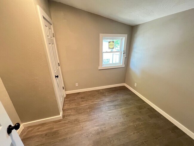 Foto del edificio - Newly Renovated 2 Bed, 2 Bath Duplex – Pet Friendly!