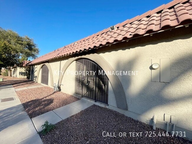 Building Photo - REMODELED 2 BEDROOM CONDO WITH STAINLESS S...
