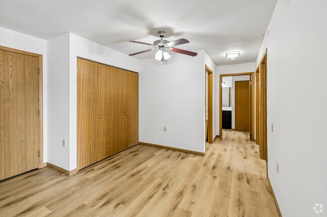 2BR, 1BA - 898SF - Dining Room - Waunakee Country View