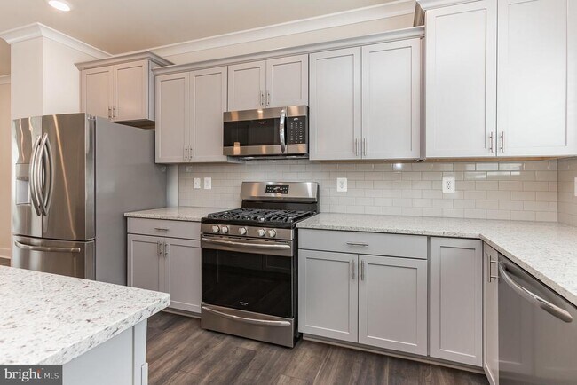 Foto del edificio - 8039 Blue Stream Dr