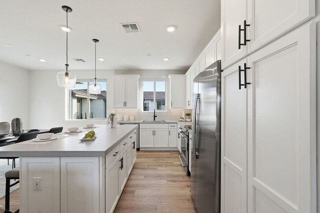 Building Photo - 2121 W Sonoran Desert Dr