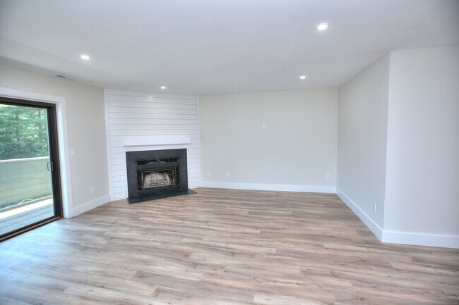 Building Photo - 3 Oakwood Ave