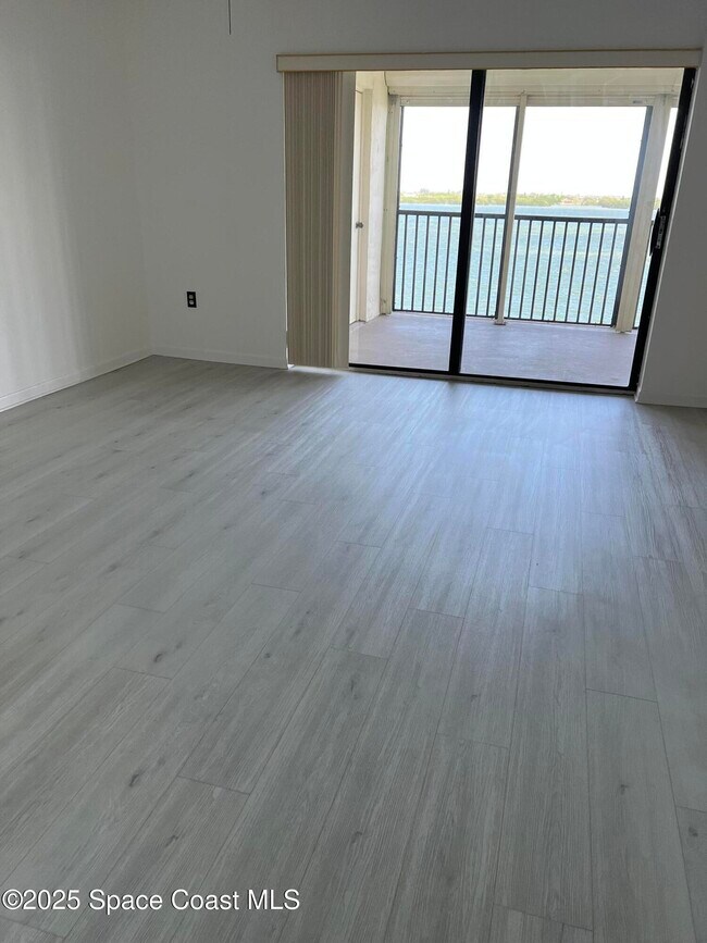 Building Photo - 250 S Sykes Creek Pkwy