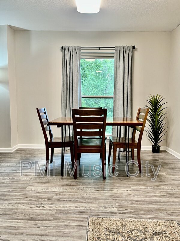 Foto del edificio - 212 Summit Ridge Cir
