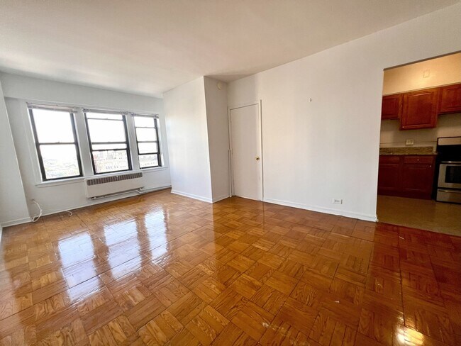 Foto del edificio - 6230 N Kenmore Ave