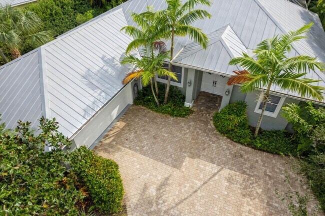 Building Photo - 8565 SW Sea Captain Dr