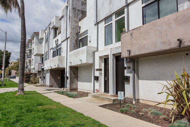 Foto del edificio - 8639 Whitworth Dr