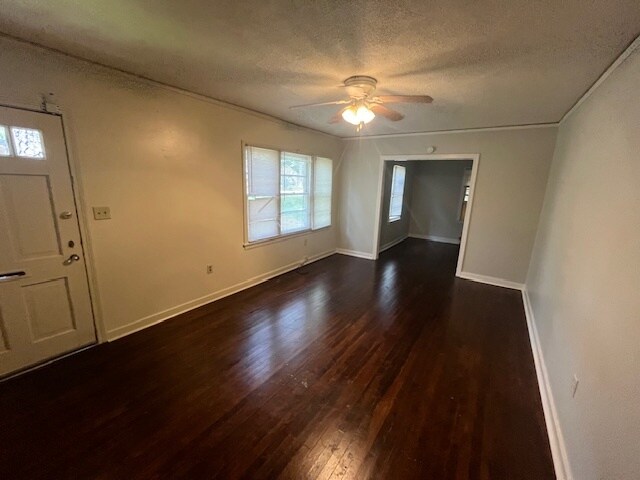 Building Photo - 713 Broadmoor Dr