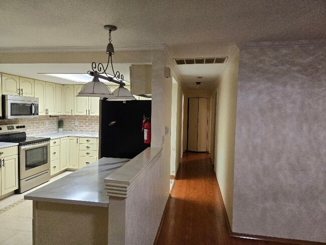 Building Photo - 530-526 NE 26th Ct