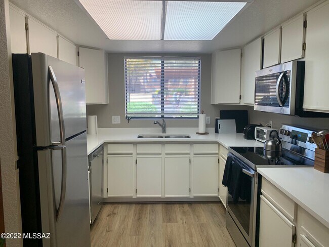 Foto del edificio - 7255 E Snyder Rd