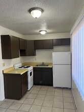 Building Photo - 3052 N Alvernon Way