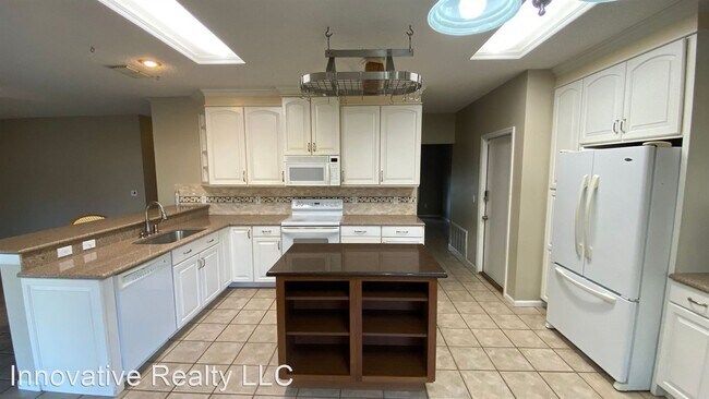 Building Photo - 4 br, 2.5 bath House - 327 Lytton Circle