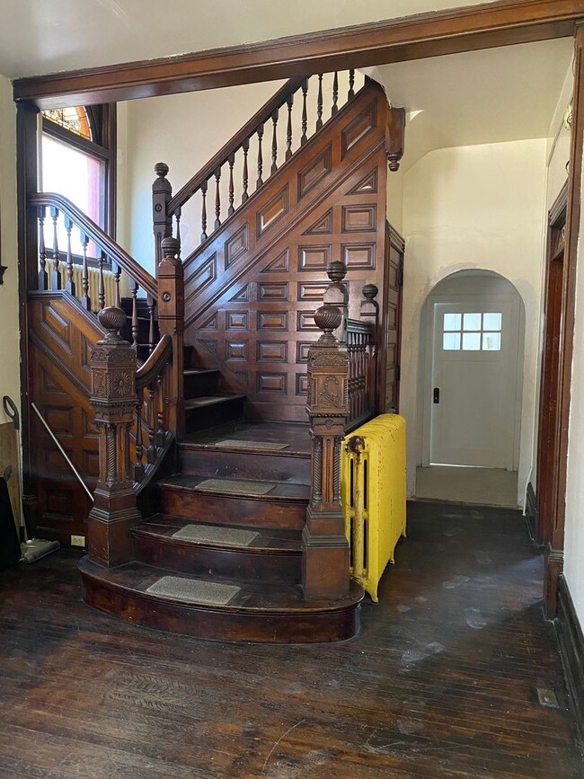 Building Photo - 5442 Stanton Ave
