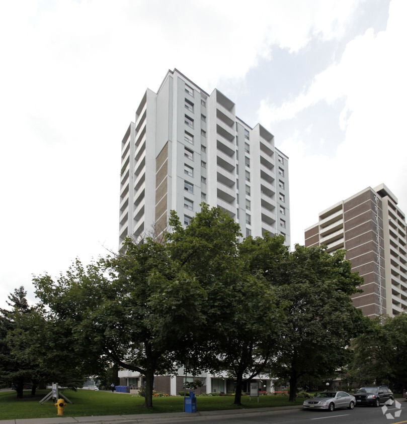 Photo du bâtiment - Broadview Towers