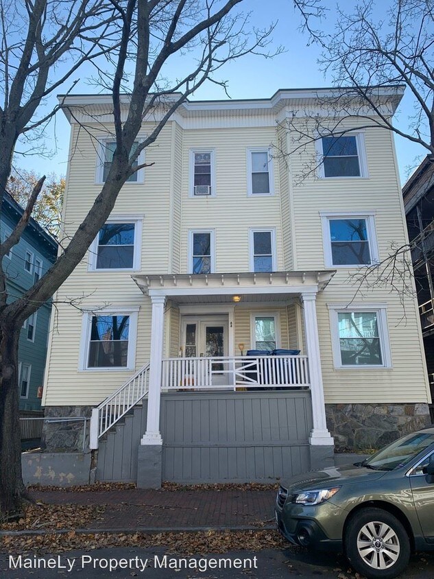 84 Grant St, Portland, ME 04101 Room for Rent in Portland, ME