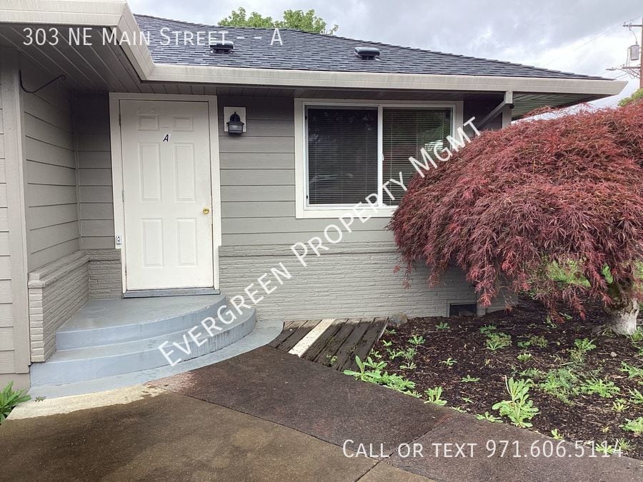 303 NE Main St Unit A, Estacada, OR 97023 Room for Rent in Estacada